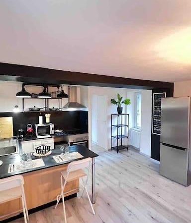 Logement Moderne Au Coeur Du Village Saint-Georges-de-Luzençon Εξωτερικό φωτογραφία