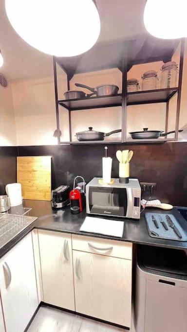 Logement Moderne Au Coeur Du Village Saint-Georges-de-Luzençon Εξωτερικό φωτογραφία
