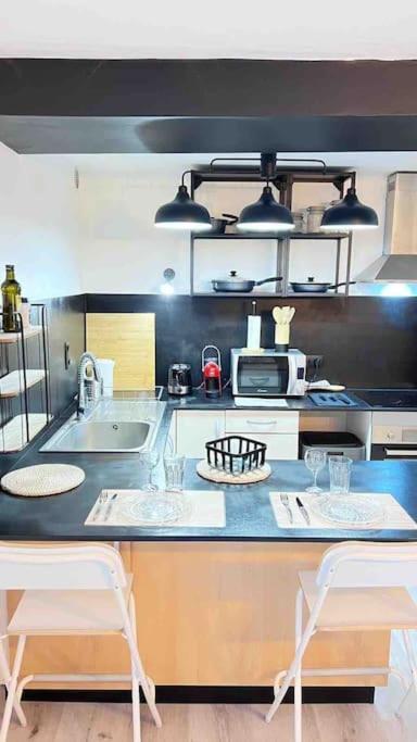 Logement Moderne Au Coeur Du Village Saint-Georges-de-Luzençon Εξωτερικό φωτογραφία