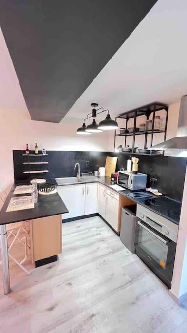 Logement Moderne Au Coeur Du Village Saint-Georges-de-Luzençon Εξωτερικό φωτογραφία