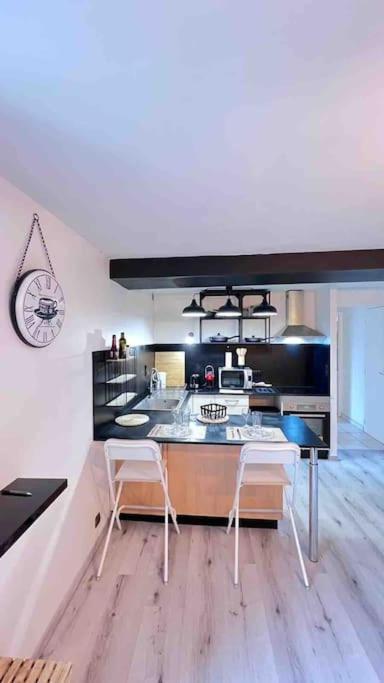 Logement Moderne Au Coeur Du Village Saint-Georges-de-Luzençon Εξωτερικό φωτογραφία