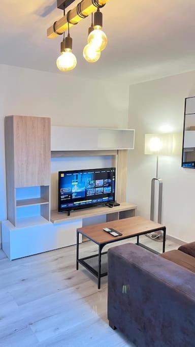 Logement Moderne Au Coeur Du Village Saint-Georges-de-Luzençon Εξωτερικό φωτογραφία