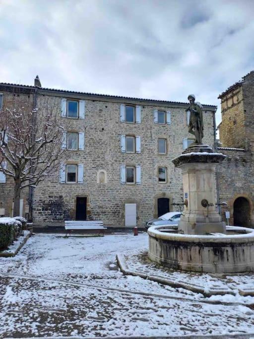 Logement Moderne Au Coeur Du Village Saint-Georges-de-Luzençon Εξωτερικό φωτογραφία