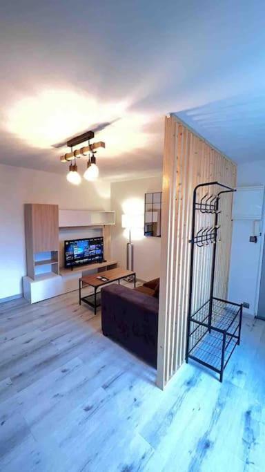 Logement Moderne Au Coeur Du Village Saint-Georges-de-Luzençon Εξωτερικό φωτογραφία