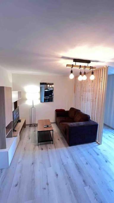 Logement Moderne Au Coeur Du Village Saint-Georges-de-Luzençon Εξωτερικό φωτογραφία