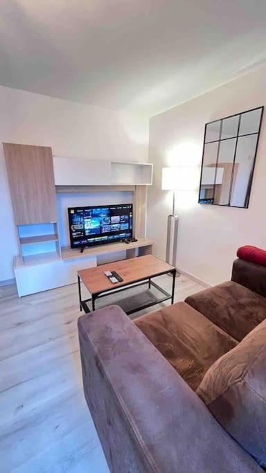 Logement Moderne Au Coeur Du Village Saint-Georges-de-Luzençon Εξωτερικό φωτογραφία