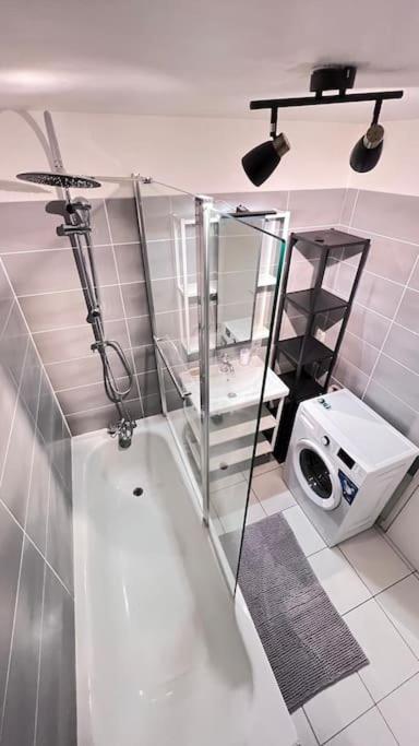 Logement Moderne Au Coeur Du Village Saint-Georges-de-Luzençon Εξωτερικό φωτογραφία