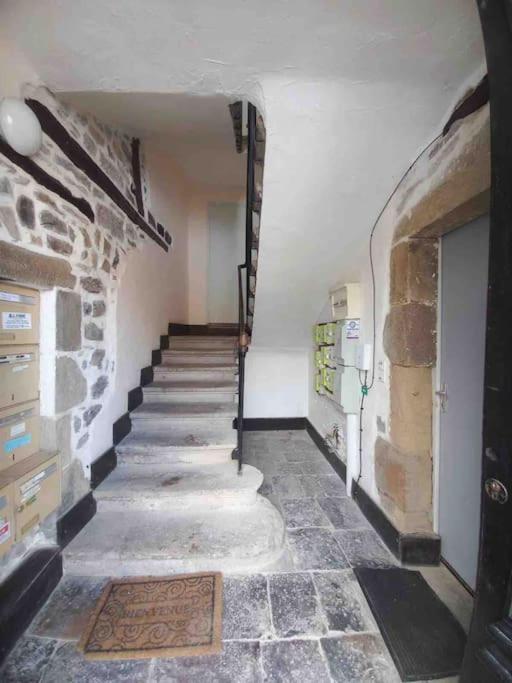 Logement Moderne Au Coeur Du Village Saint-Georges-de-Luzençon Εξωτερικό φωτογραφία