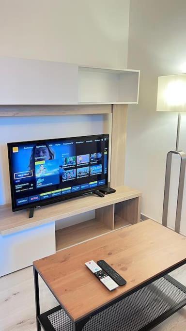 Logement Moderne Au Coeur Du Village Saint-Georges-de-Luzençon Εξωτερικό φωτογραφία