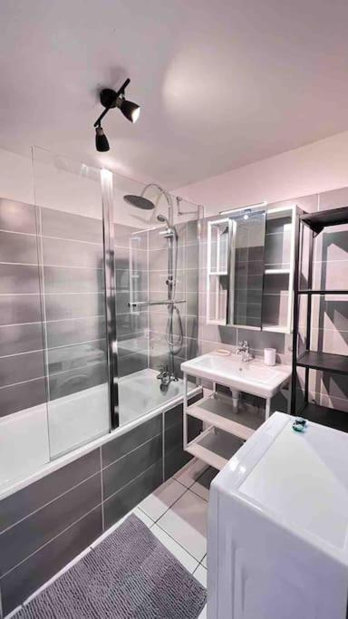 Logement Moderne Au Coeur Du Village Saint-Georges-de-Luzençon Εξωτερικό φωτογραφία